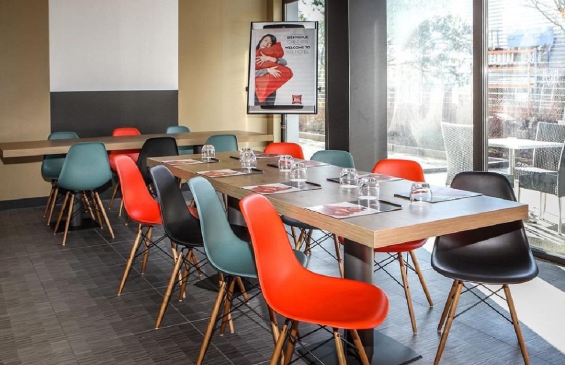 Ibis Saint-Genis-Pouilly Geneve Hotel Exterior photo