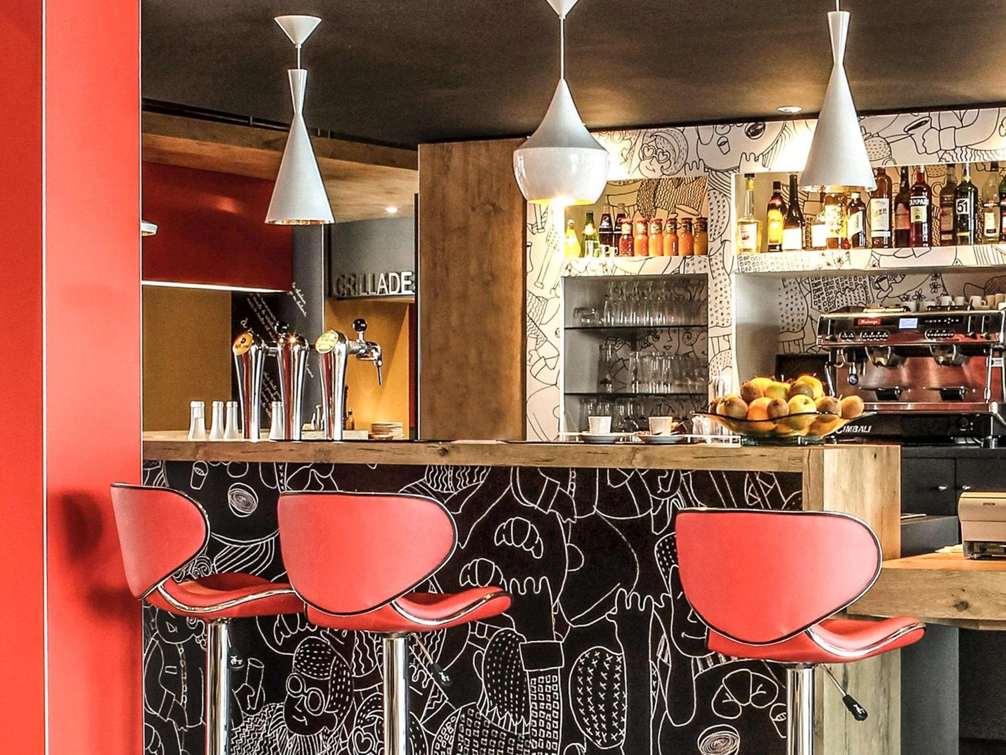 Ibis Saint-Genis-Pouilly Geneve Hotel Exterior photo