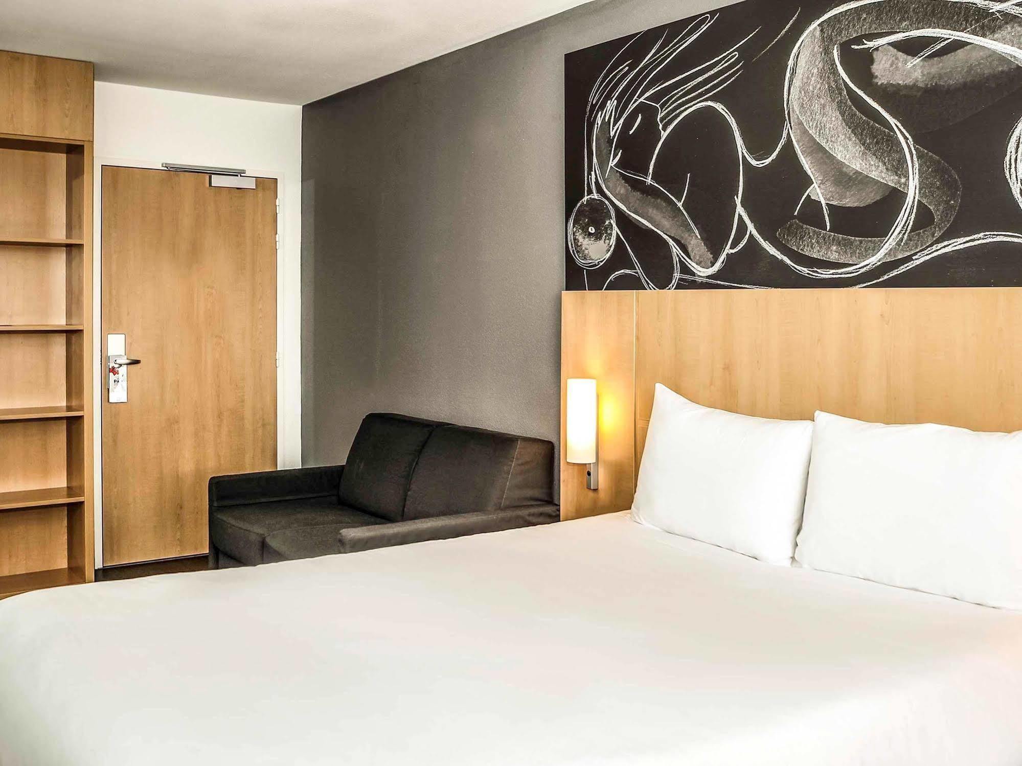 Ibis Saint-Genis-Pouilly Geneve Hotel Exterior photo