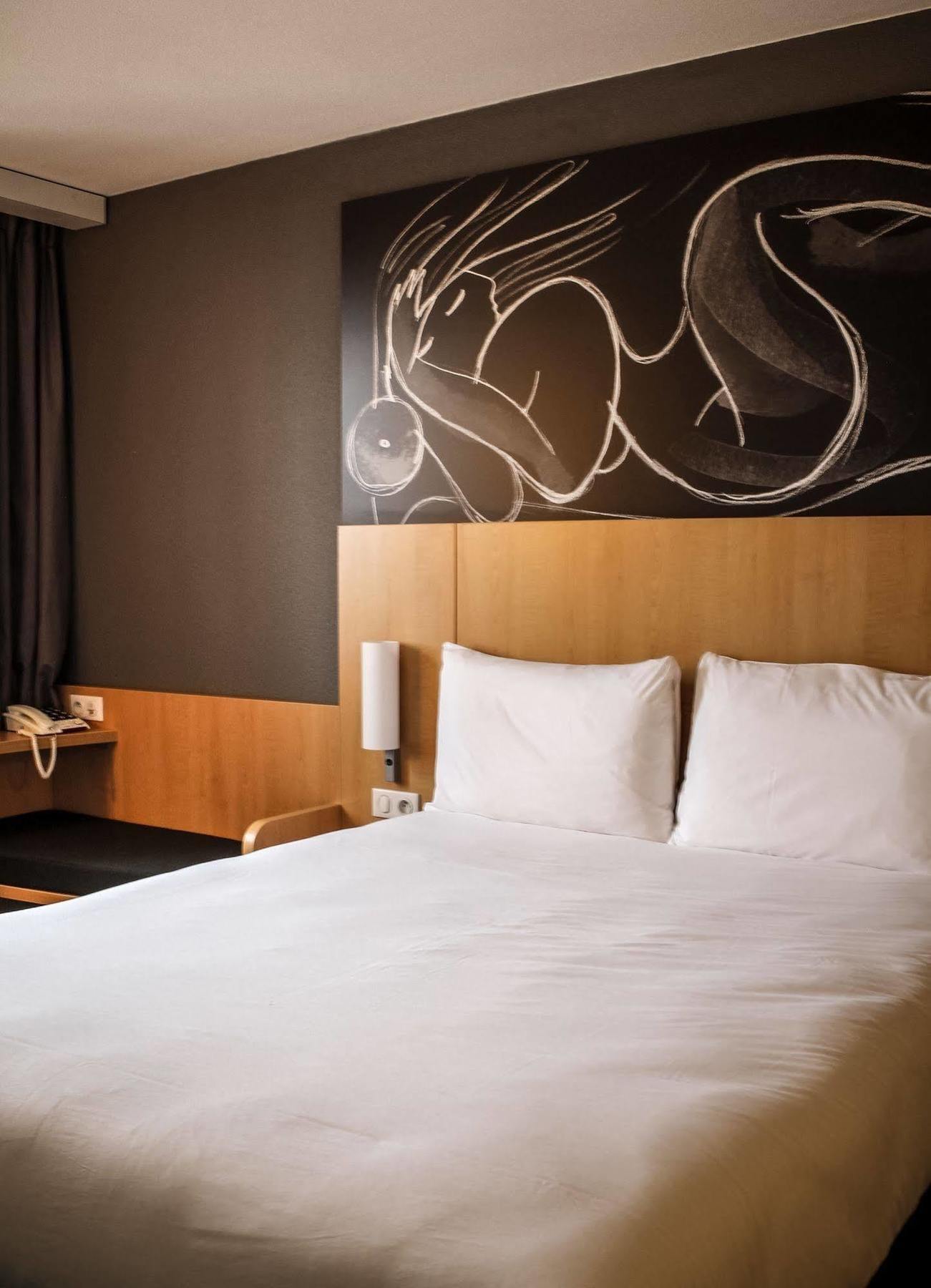 Ibis Saint-Genis-Pouilly Geneve Hotel Exterior photo