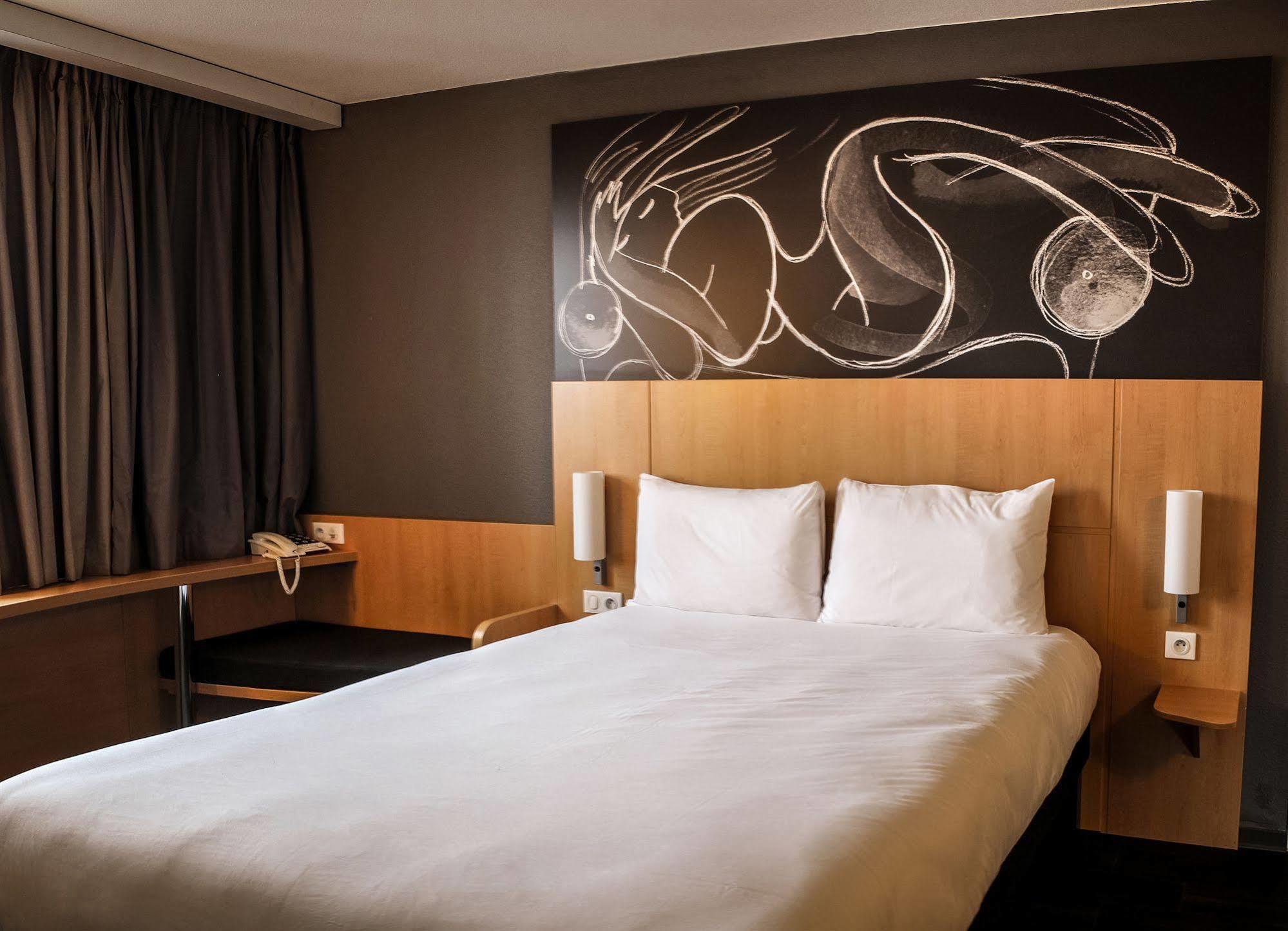 Ibis Saint-Genis-Pouilly Geneve Hotel Exterior photo
