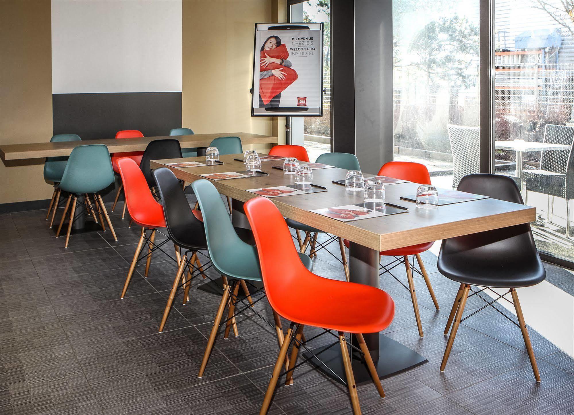 Ibis Saint-Genis-Pouilly Geneve Hotel Exterior photo